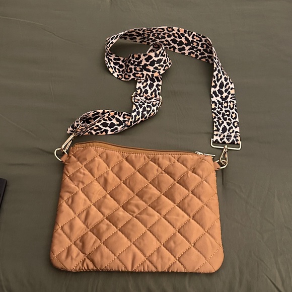 Elegant Quilted Tan Tote Bag Set - Picture 11 of 12